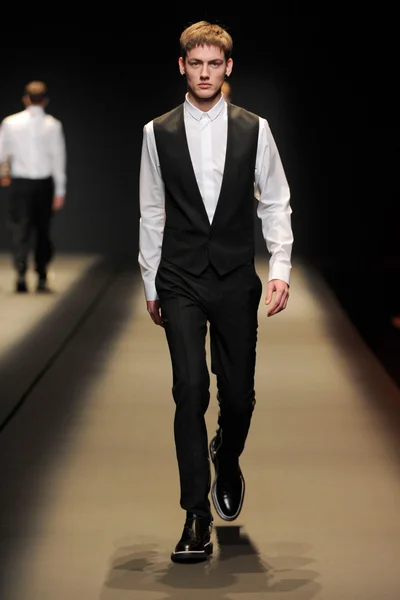 Look 15